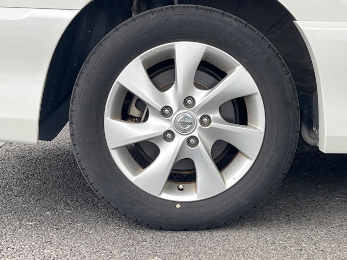 2013 Nissan Serena DAA-HFC26 (UW-6a126be13b921)[28]
