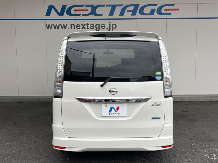 2013 Nissan Serena DAA-HFC26 (UW-6a126be13b921)[18]