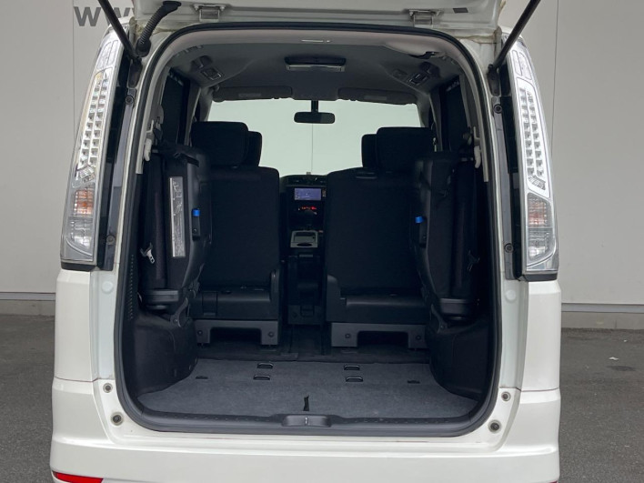 2013 Nissan Serena DAA-HFC26 (UW-6a126be13b921)[20]