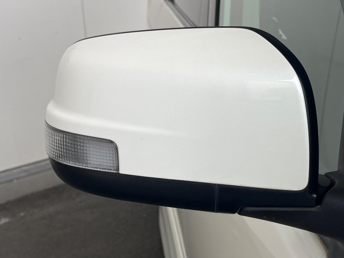 2013 Nissan Serena DAA-HFC26 (UW-6a126be13b921)[6]