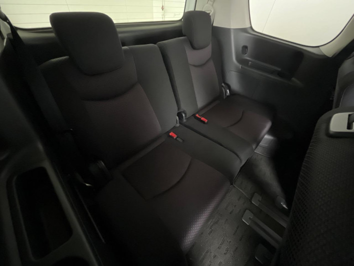2013 Nissan Serena DAA-HFC26 (UW-6a126be13b921)[14]