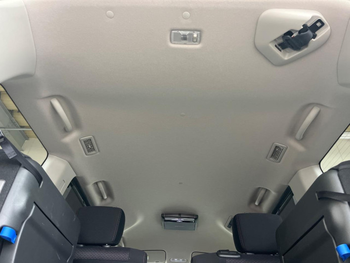 2013 Nissan Serena DAA-HFC26 (UW-6a126be13b921)[21]