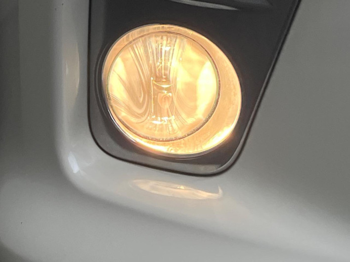 2013 Nissan Serena DAA-HFC26 (UW-6a126be13b921)[5]
