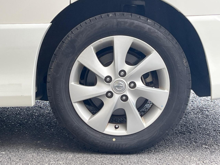 2013 Nissan Serena DAA-HFC26 (UW-6a126be13b921)[29]