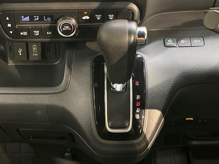 2019 Honda N-BOX CUSTOM DBA-JF3 (UW-6a126bfde248d)[28]