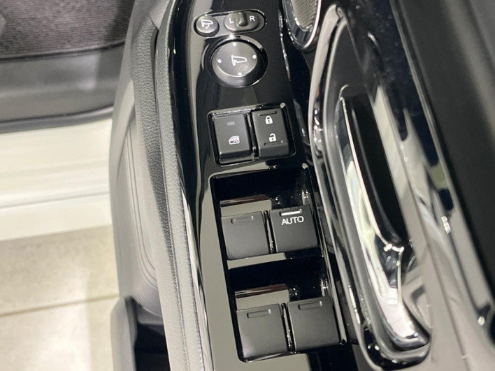 2022 Honda N-BOX CUSTOM 6BA-JF3 (UW-6a126c022960d)[27]