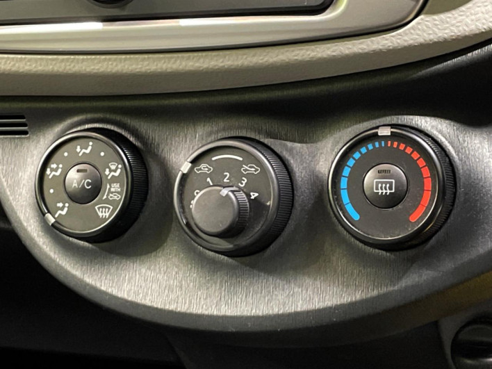 2012 Toyota Vitz DBA-KSP130 (UW-6a126c2a52dfa)[24]