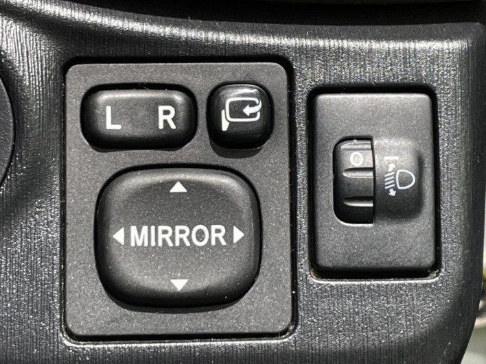 2012 Toyota Vitz DBA-KSP130 (UW-6a126c2a52dfa)[18]