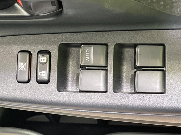 2017 Toyota Vitz DBA-KSP130 (UW-6a126c2a73bda)[5]