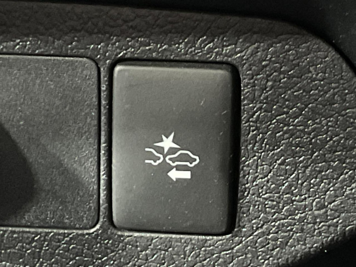 2017 Toyota Vitz DBA-KSP130 (UW-6a126c2a73bda)[20]