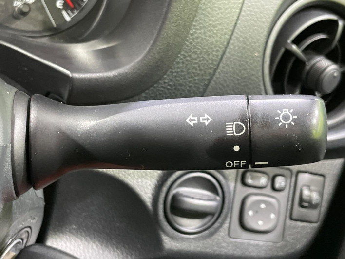 2017 Toyota Vitz DBA-KSP130 (UW-6a126c2a73bda)[17]