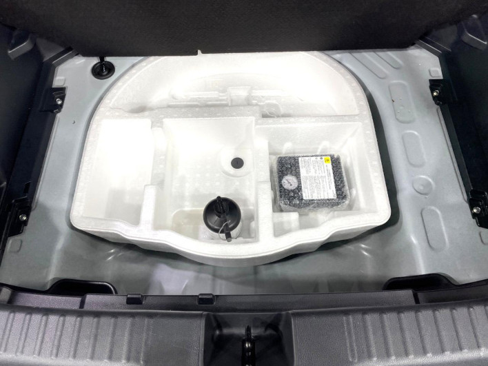 2021 Toyota Yaris Cross 6AA-MXPJ10 (UW-6a126cb556950)[16]
