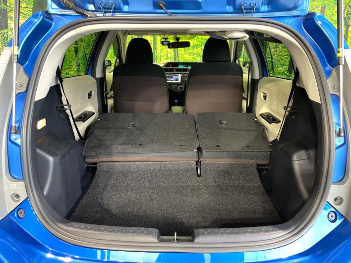 2013 Toyota Aqua DAA-NHP10 (UW-6a126cd49ee44)[13]