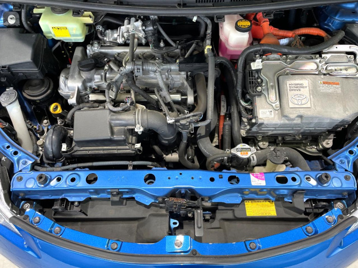 2013 Toyota Aqua DAA-NHP10 (UW-6a126cd49ee44)[4]