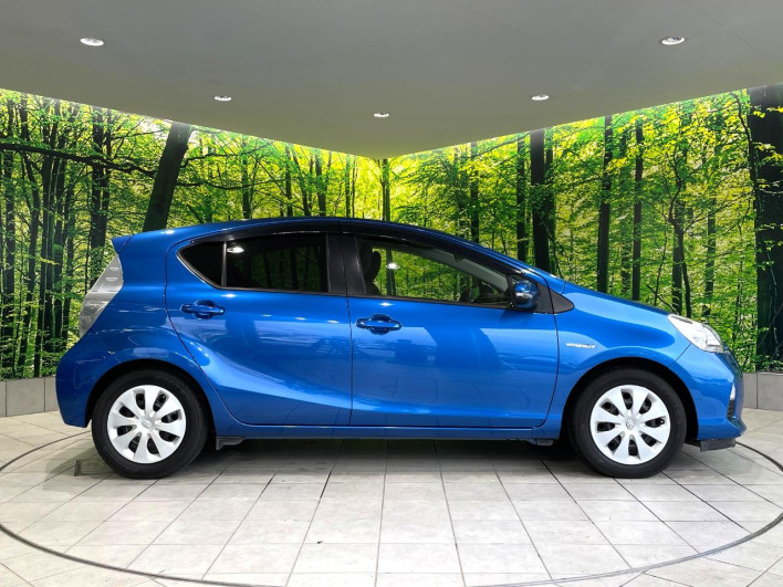 2013 Toyota Aqua DAA-NHP10 (UW-6a126cd49ee44)[20]