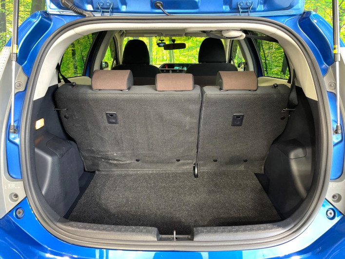 2013 Toyota Aqua DAA-NHP10 (UW-6a126cd49ee44)[15]