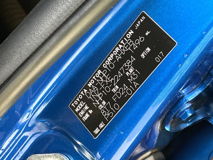 2013 Toyota Aqua DAA-NHP10 (UW-6a126cd49ee44)[1]