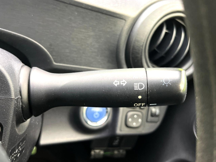 2014 Toyota Aqua DAA-NHP10 (UW-6a126cd51f272)[16]