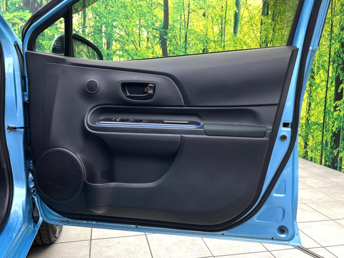2014 Toyota Aqua DAA-NHP10 (UW-6a126cd51f272)[5]