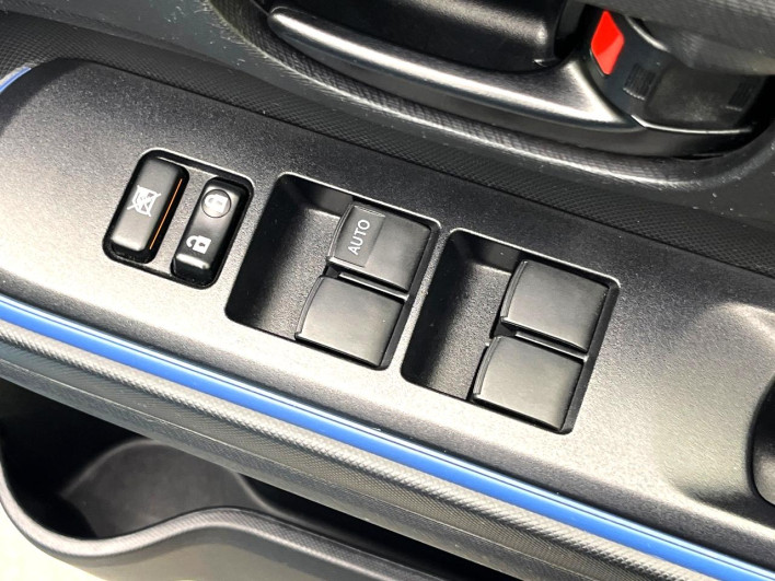2014 Toyota Aqua DAA-NHP10 (UW-6a126cd51f272)[6]