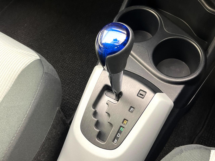 2014 Toyota Aqua DAA-NHP10 (UW-6a126cd51f272)[21]