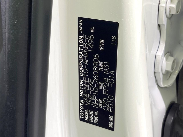 2019 Toyota Aqua DAA-NHP10 (UW-6a126cd66dc66)[1]