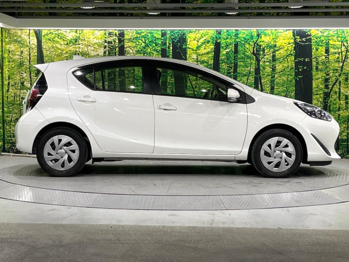 2021 Toyota Aqua 6AA-NHP10 (UW-6a126cd8e3358)[8]