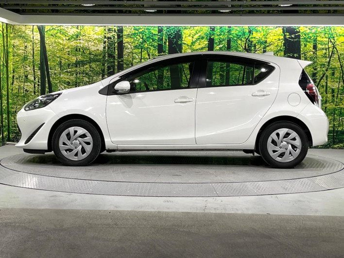 2021 Toyota Aqua 6AA-NHP10 (UW-6a126cd8e3358)[12]