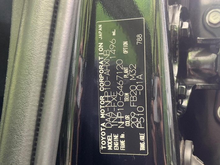 2015 Toyota Aqua DAA-NHP10 (UW-6a126cd9e36c6)[1]