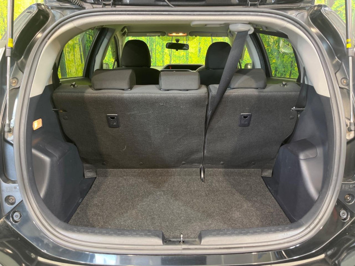 2015 Toyota Aqua DAA-NHP10 (UW-6a126cd9e36c6)[15]