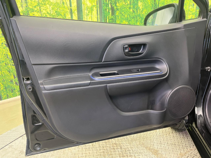 2015 Toyota Aqua DAA-NHP10 (UW-6a126cd9e36c6)[19]