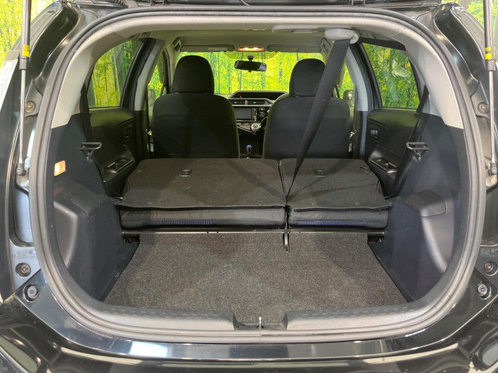 2015 Toyota Aqua DAA-NHP10 (UW-6a126cd9e36c6)[17]