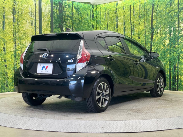 2015 Toyota Aqua DAA-NHP10 (UW-6a126cd9e36c6)[12]
