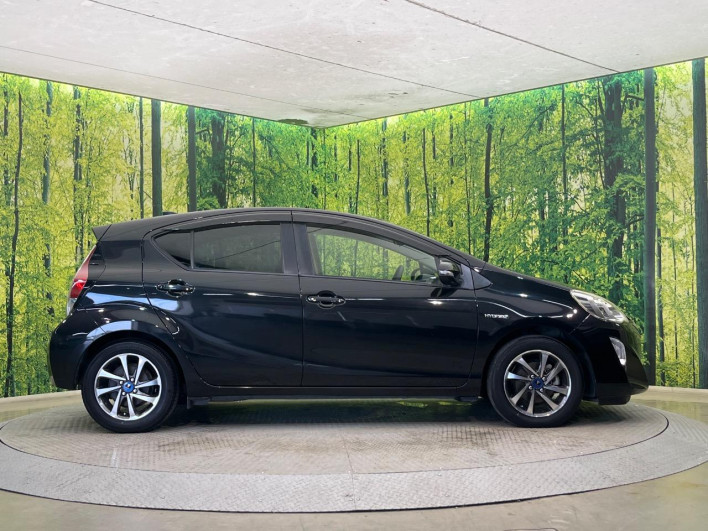 2015 Toyota Aqua DAA-NHP10 (UW-6a126cd9e36c6)[11]