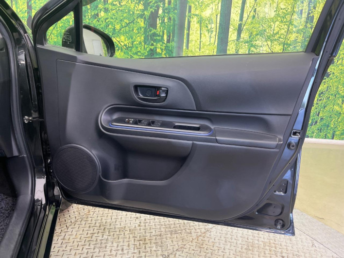 2015 Toyota Aqua DAA-NHP10 (UW-6a126cd9e36c6)[23]