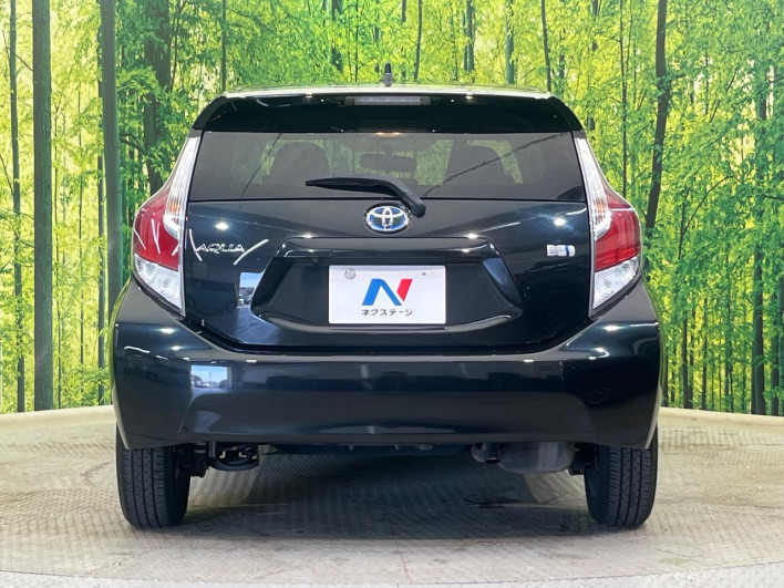 2015 Toyota Aqua DAA-NHP10 (UW-6a126cd9e36c6)[5]