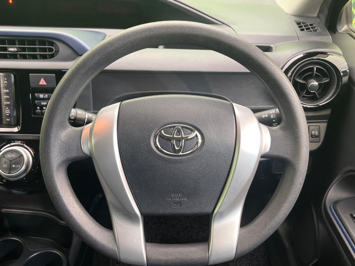 2015 Toyota Aqua DAA-NHP10 (UW-6a126cd9e36c6)[26]