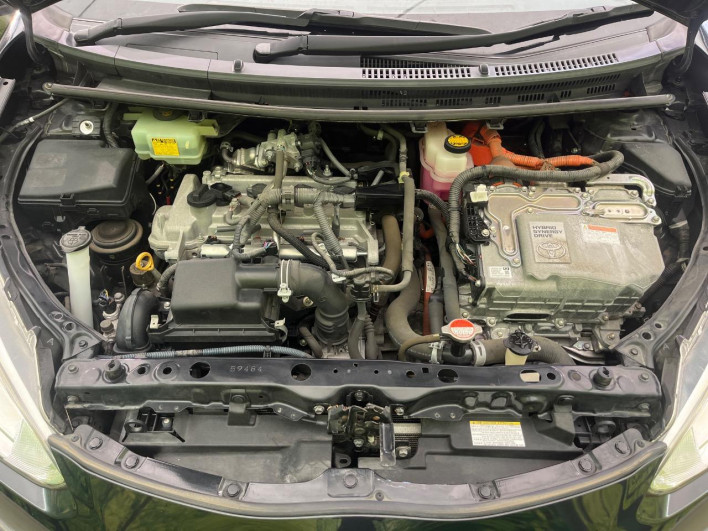 2015 Toyota Aqua DAA-NHP10 (UW-6a126cd9e36c6)[4]