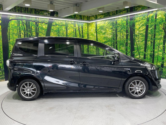 2017 Toyota Sienta DAA-NHP170G (UW-6a126cdf3babe)[17]