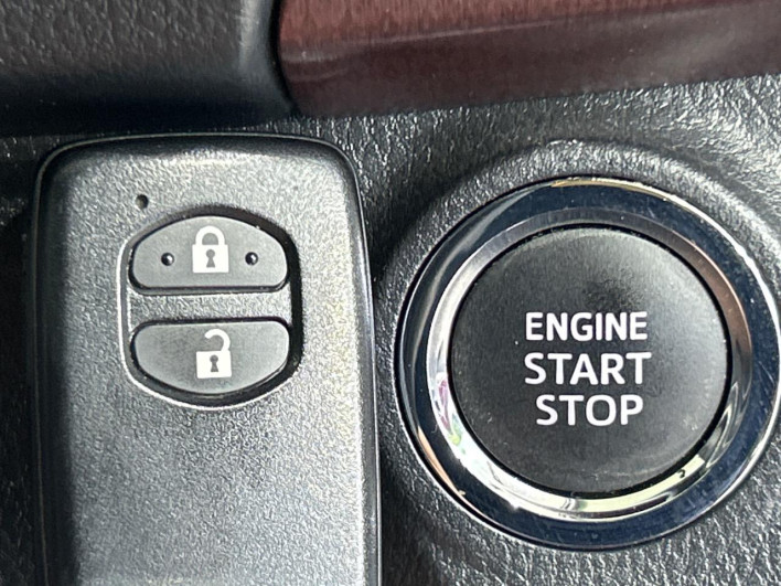 2015 Toyota Vitz DBA-NSP130 (UW-6a126ce18f8ba)[26]