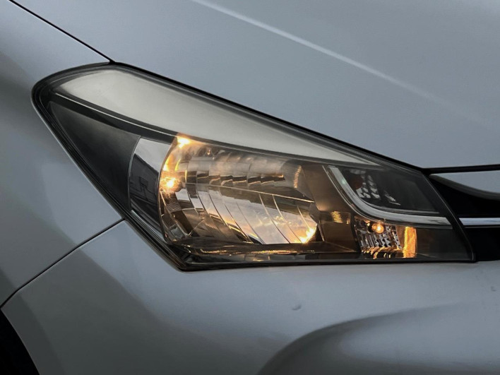 2015 Toyota Vitz DBA-NSP130 (UW-6a126ce19161e)[15]