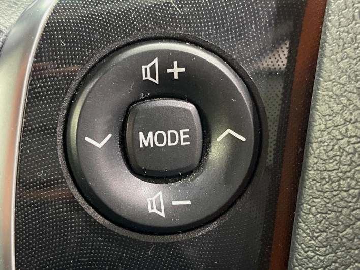 2015 Toyota Sienta DBA-NSP170G (UW-6a126ce218ba4)[28]