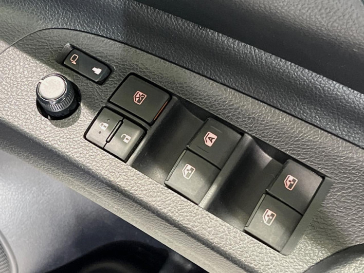 2015 Toyota Sienta DBA-NSP170G (UW-6a126ce218ba4)[21]