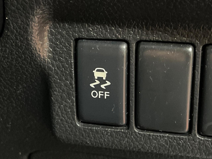 2011 Nissan X-Trail DBA-NT31 (UW-6a126ce546e51)[22]