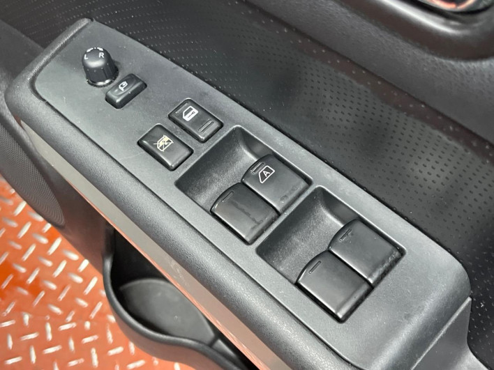 2011 Nissan X-Trail DBA-NT31 (UW-6a126ce546e51)[21]