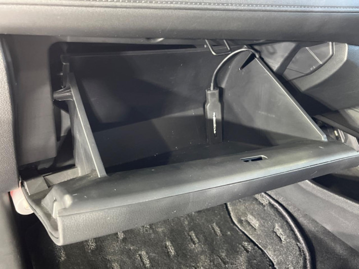 2016 Honda VEZEL DAA-RU3 (UW-6a126cf0df6bf)[26]
