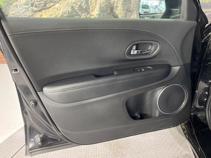 2016 Honda VEZEL DAA-RU3 (UW-6a126cf0df6bf)[29]