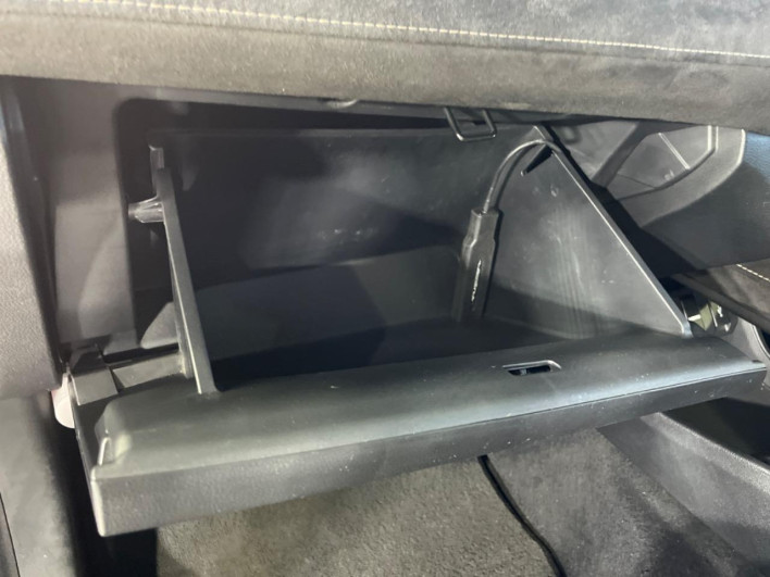 2016 Honda VEZEL DAA-RU3 (UW-6a126cf1053ee)[25]