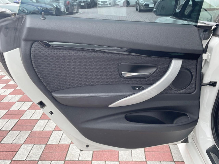 2014 BMW 3 Series DBA-3X20 (UW-6a126d24794c9)[19]