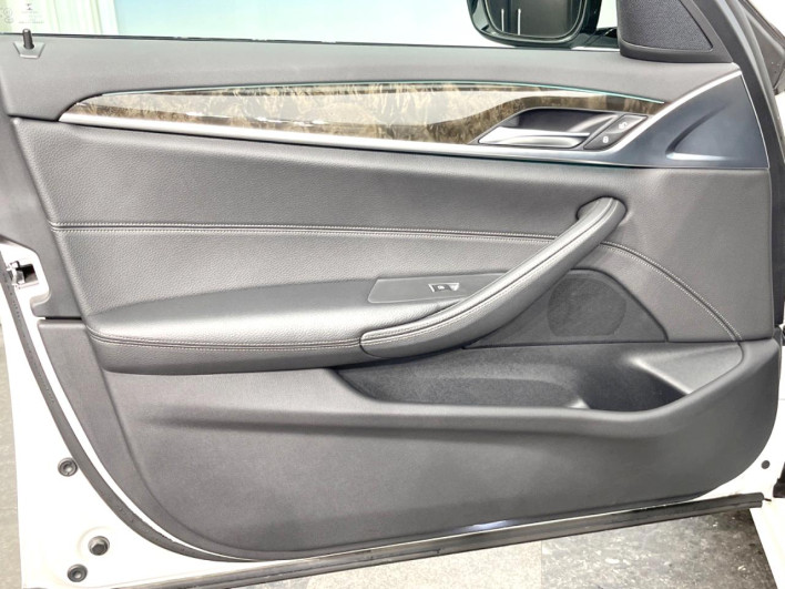 2017 BMW 5 Series DBA-JA20 (UW-6a126d26b5f0f)[11]